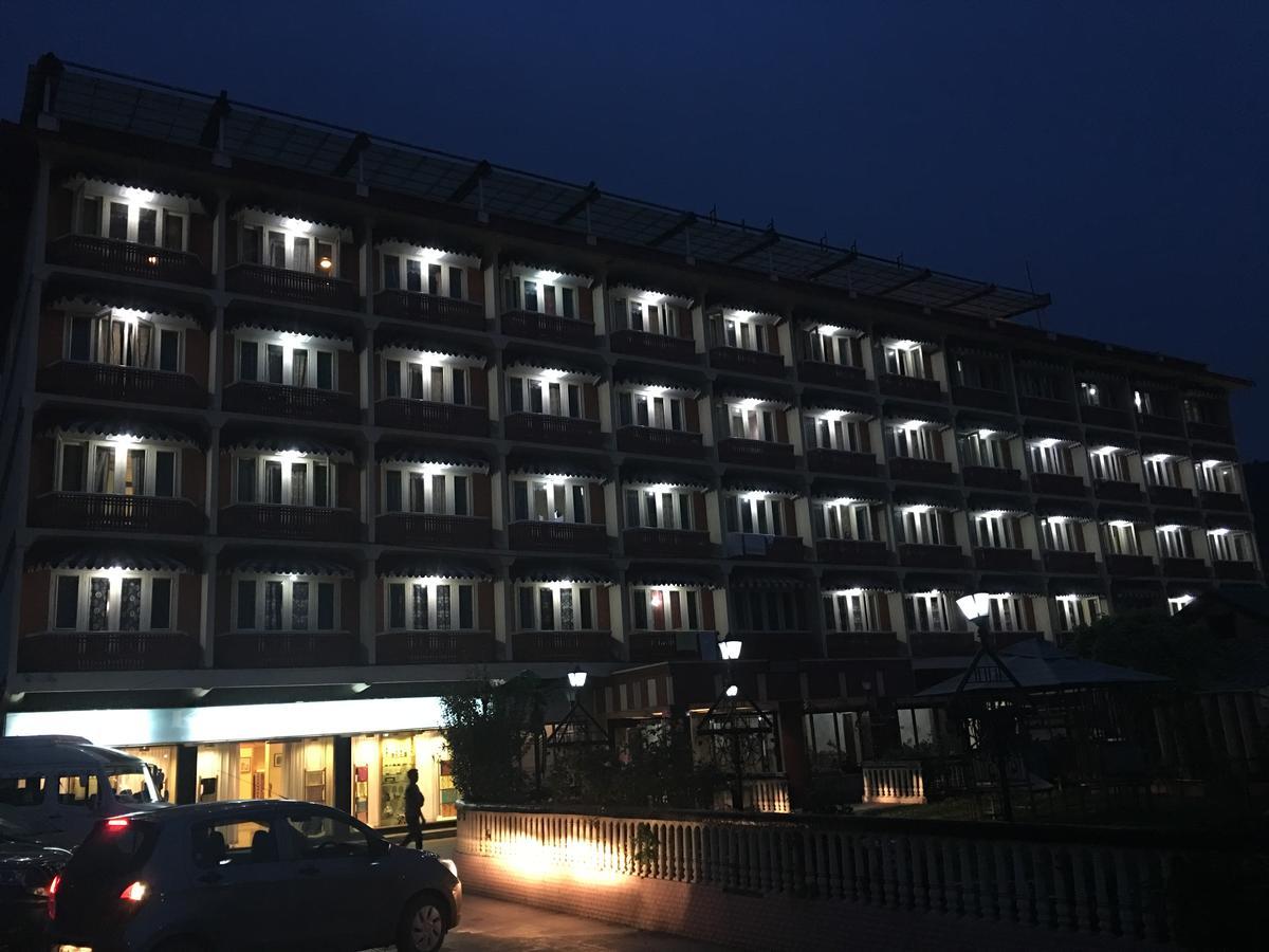 Shah Abbas Hotel At Dal Lake Srīnagar Екстериор снимка