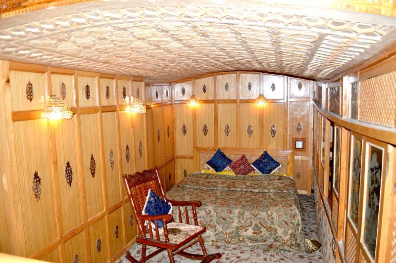 Shah Abbas Hotel At Dal Lake Srīnagar Екстериор снимка