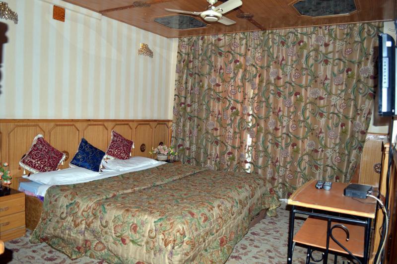 Shah Abbas Hotel At Dal Lake Srīnagar Екстериор снимка