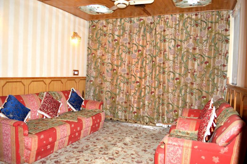 Shah Abbas Hotel At Dal Lake Srīnagar Екстериор снимка